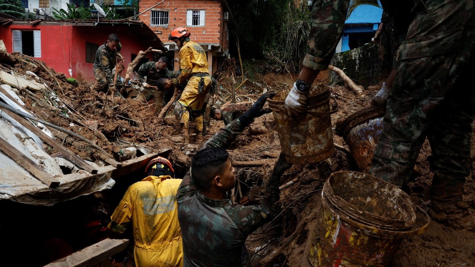 بالصور/ الكوارث الطبيعية تواصل ضرب أماكن متفرقة من العالم
