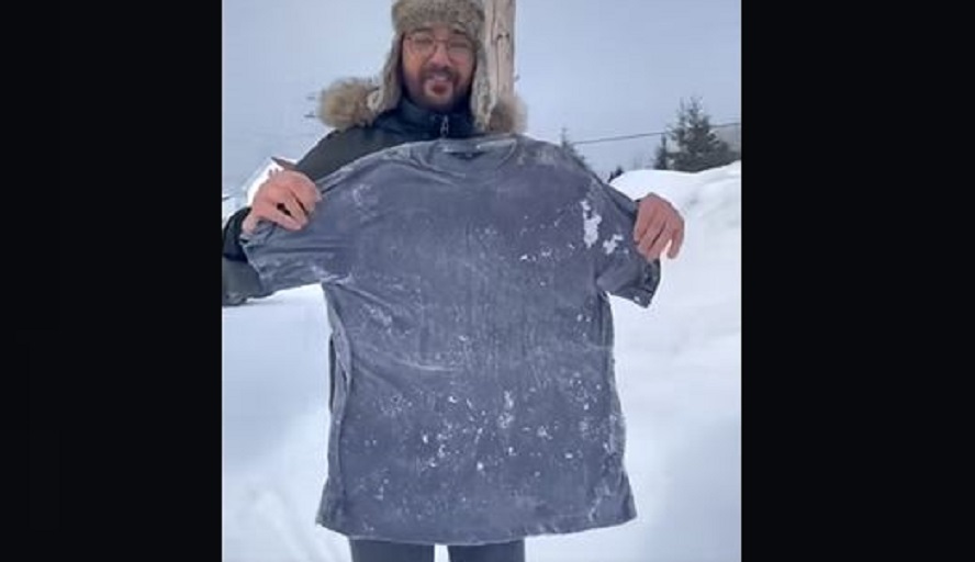 شاهد كيف حوّل تونسي قميصه إلى لوح على ثلوج كندا