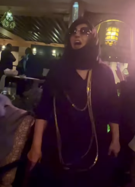 ترقص بالحجاب / فيديو لفيفي عبدو يغضب المصريين