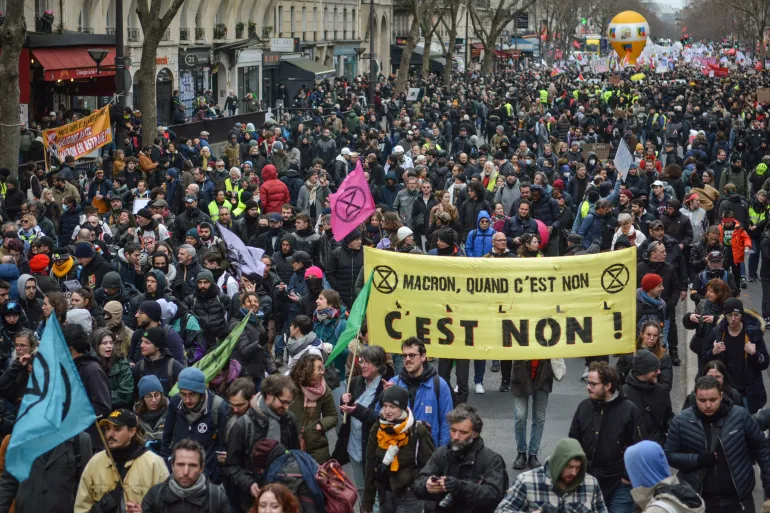 بسبب قانون التقاعد/ احتجاجات عارمة في شوارع فرنسا
