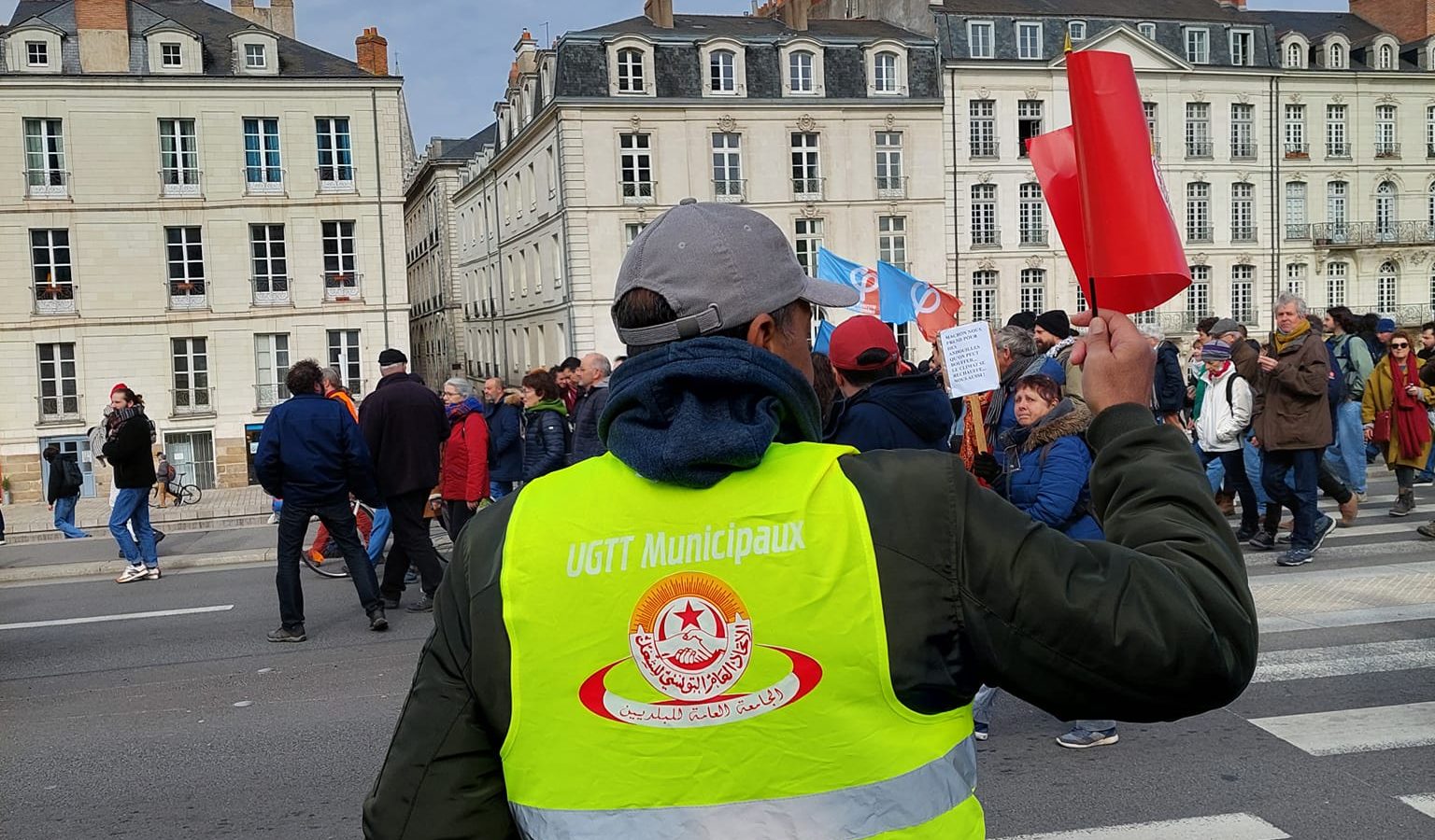 صور/ اعلام اتحاد الشغل في مظاهرات فرنسا