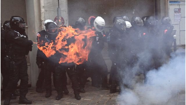 اعتقال عشرات المحتجين في فرنسا