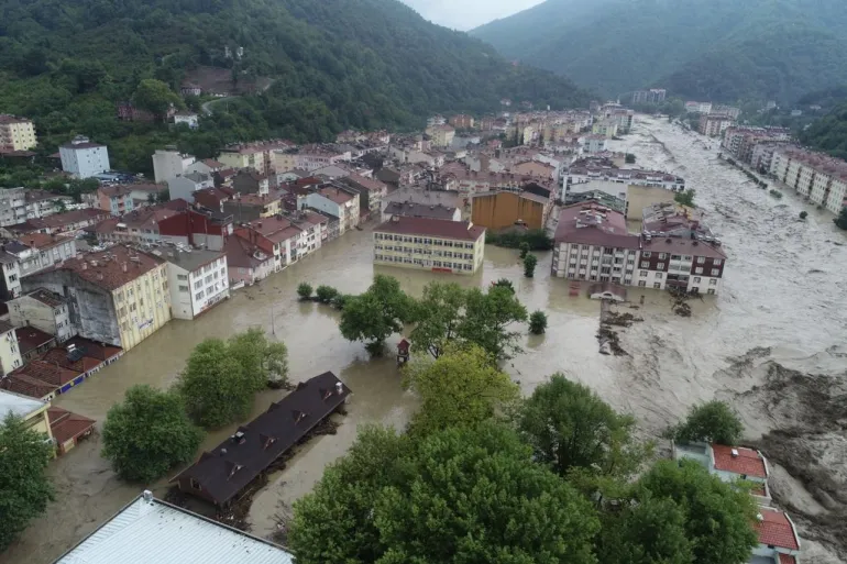 ارتفاع عدد ضحايا فيضانات جنوب تركيا