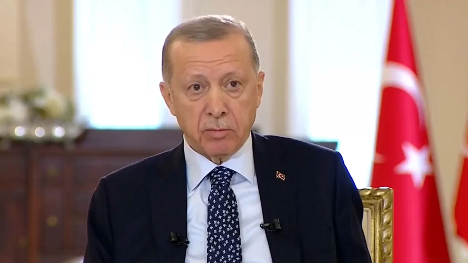 شاهد/ أردوغان يصاب بوعكة صحية مفاجئة خلال بث مباشر