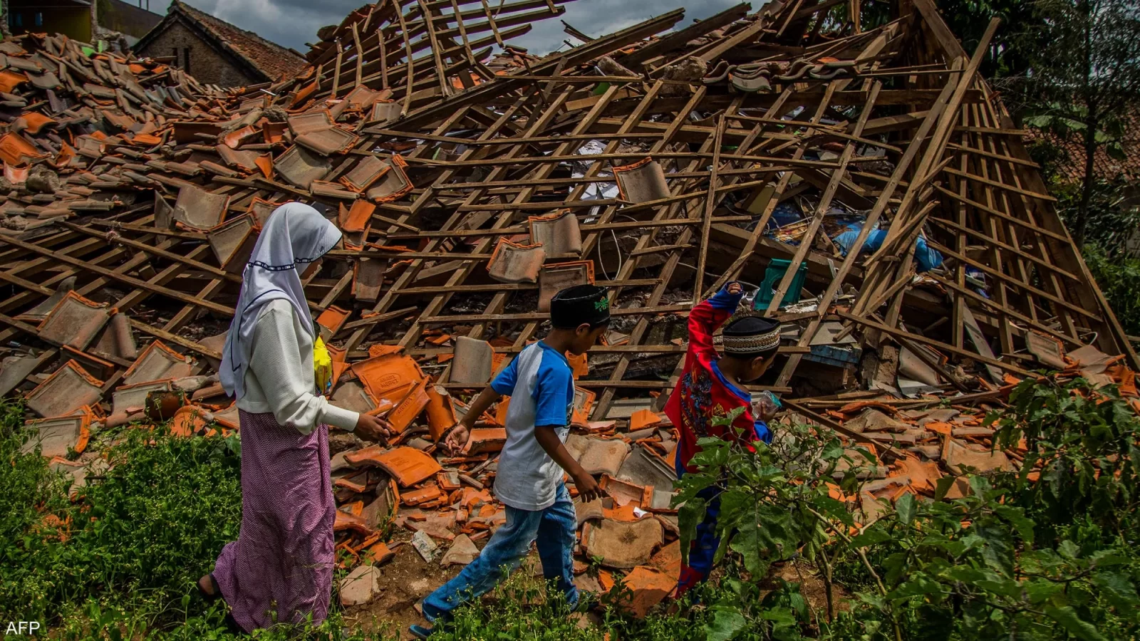 زلزال عنيف يضرب إندونيسيا