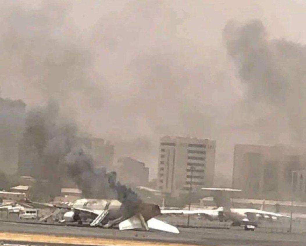شاهد/ احتراق طائرة سعودية في مطار الخرطوم