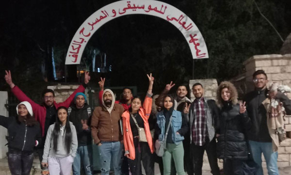 الكاف/ طلبة المعهد العالي للمسرح في مسيرة احتجاجية إلى القصبة