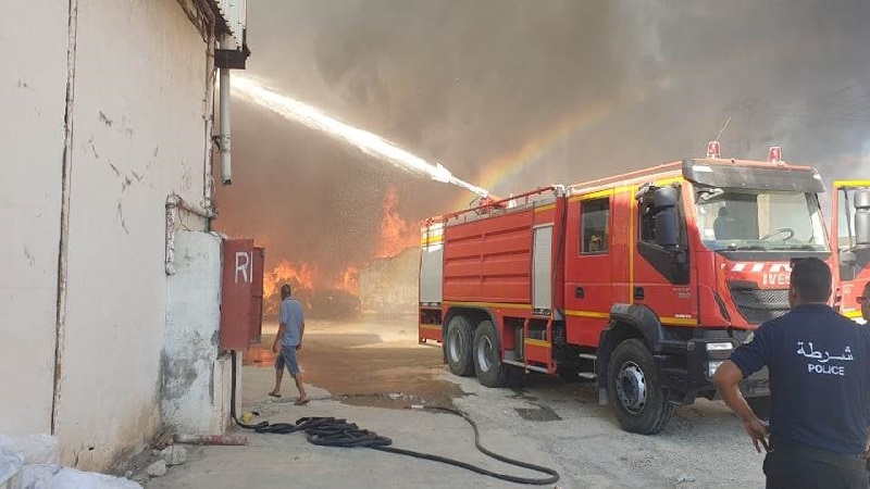 عقارب / حريق في مصنع “الفريب”ومجهودات الاطفاء متواصلة