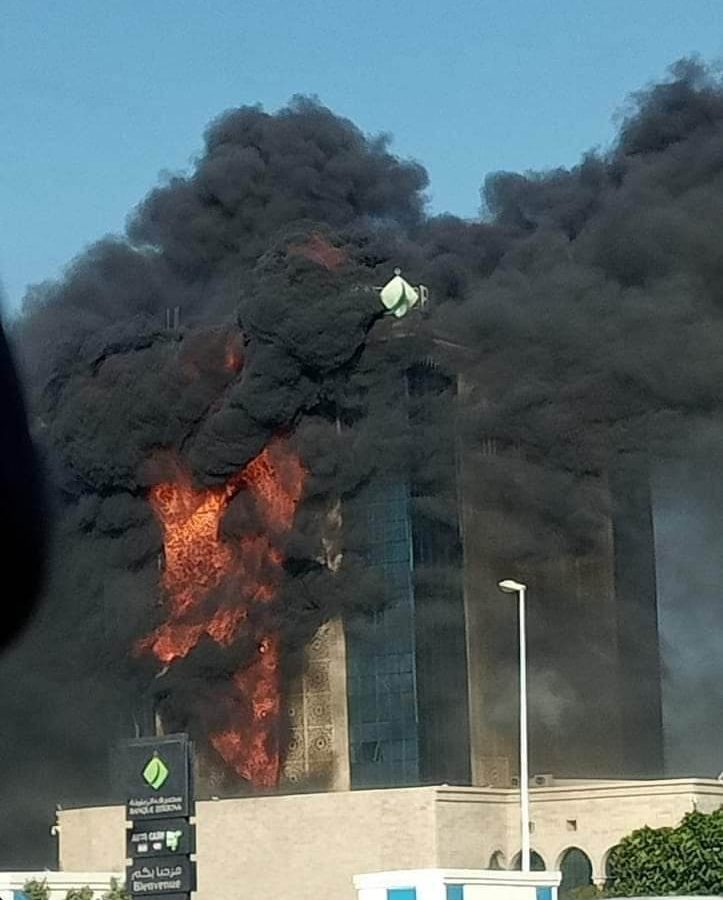  الكرم/ حريق بالمقر الرئيسي لبنك الزيتونة ( صور وفيديو)