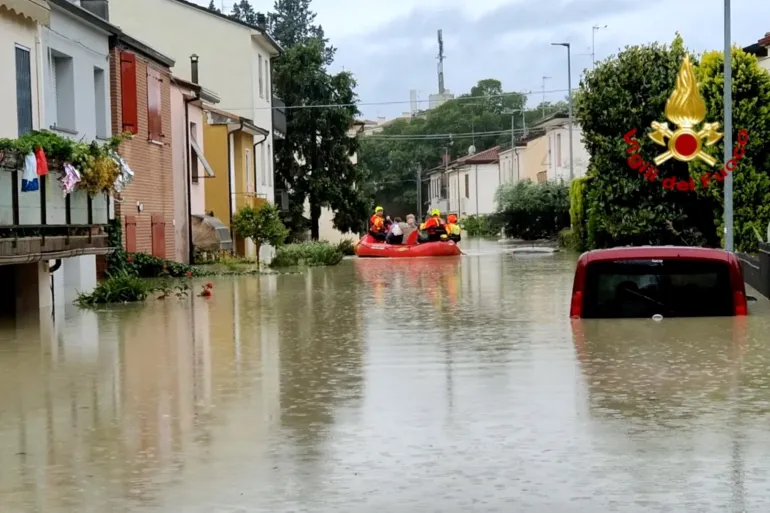 إيطاليا/ تواصل إرتفاع حصيلة ضحايا الفيضانات