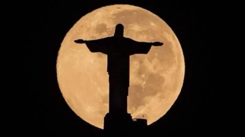 ساعة ظلام في البرازيل تضامنا مع فينيسيوس