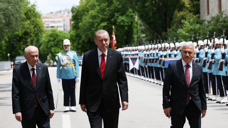 اردوغان يؤدي اليمين الدستورية