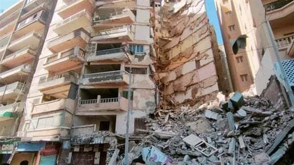 انهيار مبنى سكني في الإسكندرية والبحث متواصل عن ضحايا