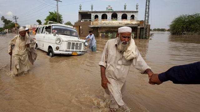 باكستان/ مصرع العشرات جراء الفيضانات
