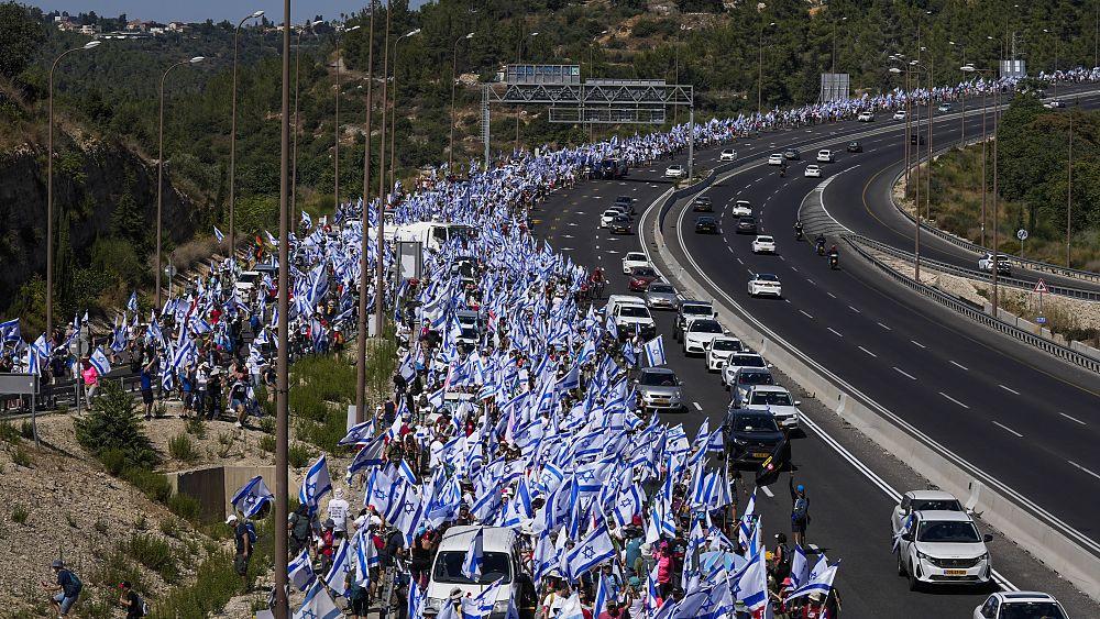 إسرائيل/ 10 آلاف جندي يلوحون بتعليق الخدمة الطوعية