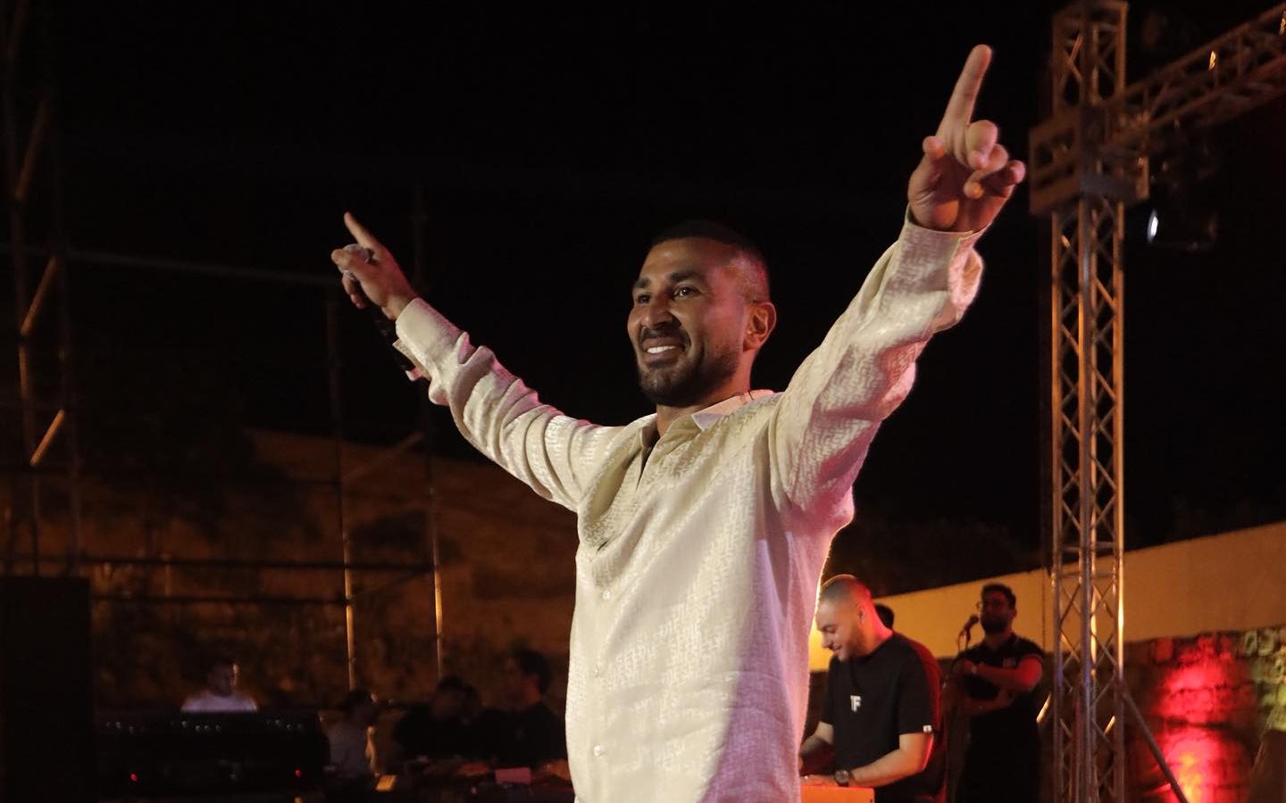أزمة مهرجان الرمال .. احمد سعد يستظهر بالأدلة ويرفض الاعتذار