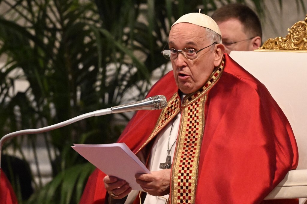 بابا الفاتيكان: أشعر بالاشمئزاز من حادثة حرق المصحف