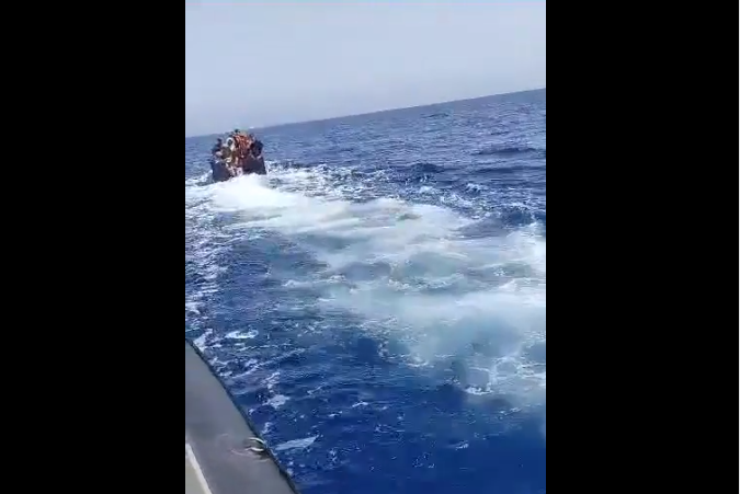 بنزرت / “حرّاقة” يهددون بإلقاء طفلة في البحر (فيديو)