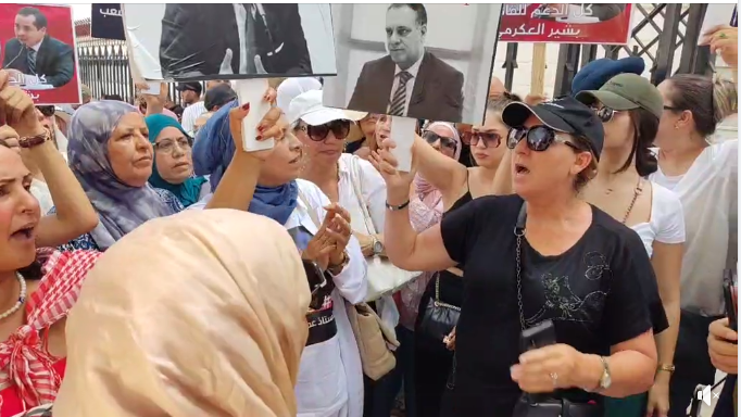 جمعت اليمين واليسار/ شاهد الوقفة الاحتجاجية امام محكمة الاستئناف بتونس