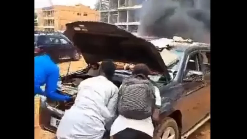 النيجر حرق سيارات