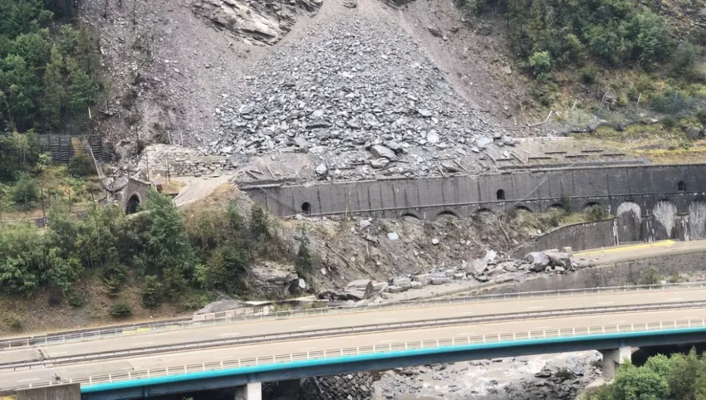 انهيار صخري يوقف حركة القطارات بين فرنسا وإيطاليا