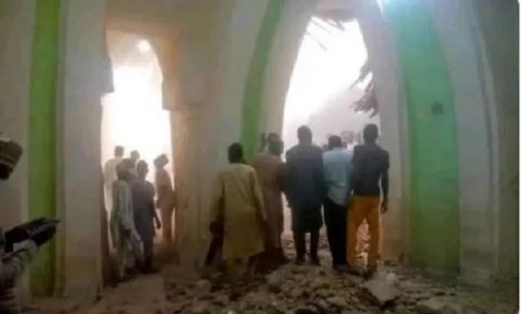 نيجيريا/ ارتفاع عدد ضحايا انهيار مسجد أثناء الصلاة