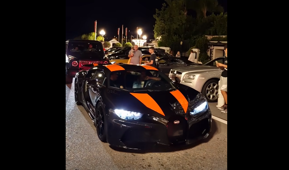 شاهد/ أمير قطر في موناكو بسيارة بوغاتي نادرة