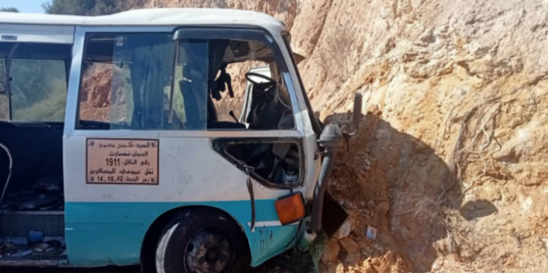 الجزائر/ عشرات المصابين في حادث اصطدام حافلة بجدار صخري