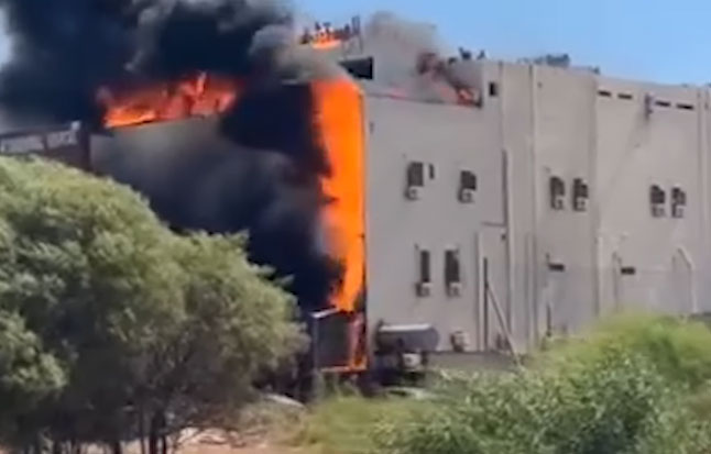 بالفيديو/ حريق هائل بالمستشفى الدولي في ليبيا
