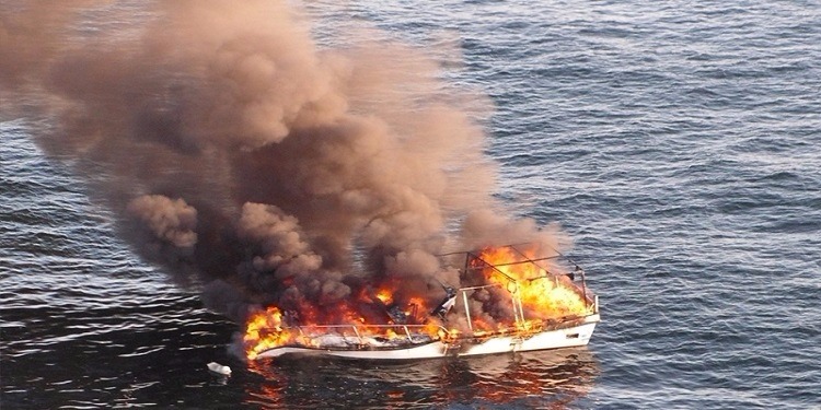 ميناء سوسة/ النيران تلتهم 4 مراكب صيد