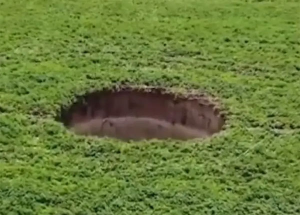 حفرة ثانية غامضة تظهر بتركيا.. عالم بيئي يكشف السبب (فيديو)