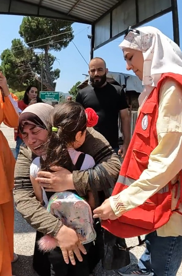 فقدت أسرتها قبل أشهر من زلزال تركيا.. لحظة لم شمل طفلة سورية بجدتها (صور)