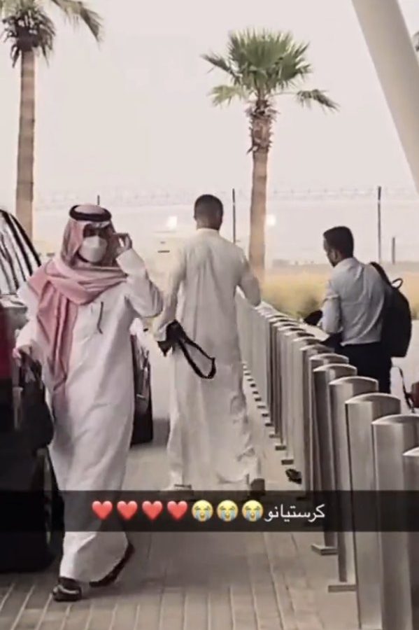 شاهد رونالدو بالزي السعودي (صور)