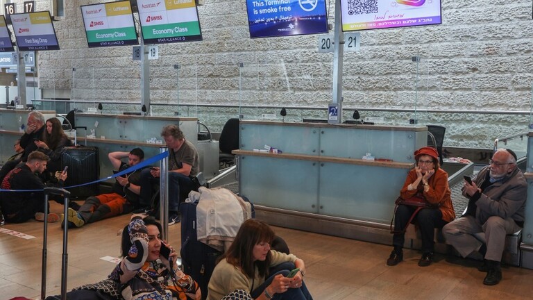 “جعلوني أتعرى لأني مسلم”.. أمريكي يوثّق مأساته في مطار إسرائيلي (فيديو)