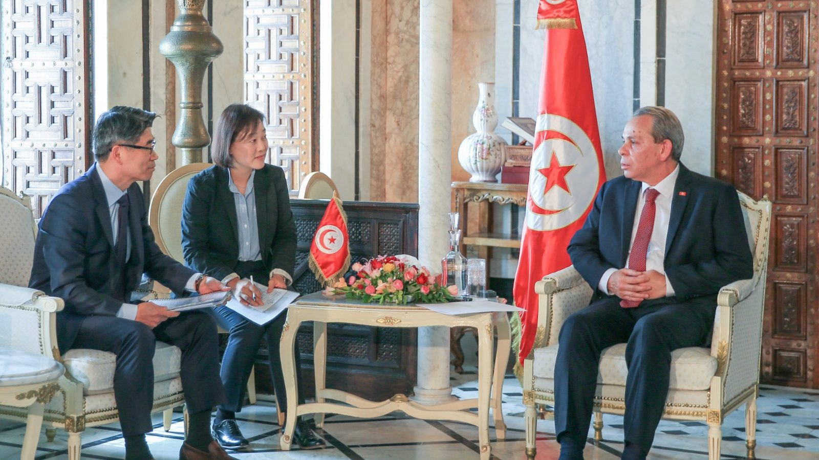 الحشاني يحثّ الشركات الكورية على الاستثمار في تونس