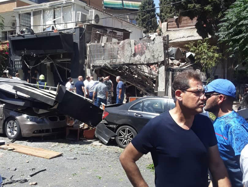 بعد انفجار قرب منزله/ أيمن زيدان لمحبيه: “أنا بخير”