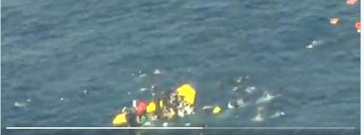 يورونيوز: خفر السواحل الليبي تعمد إغراق زورق للمهاجرين (فيديو)