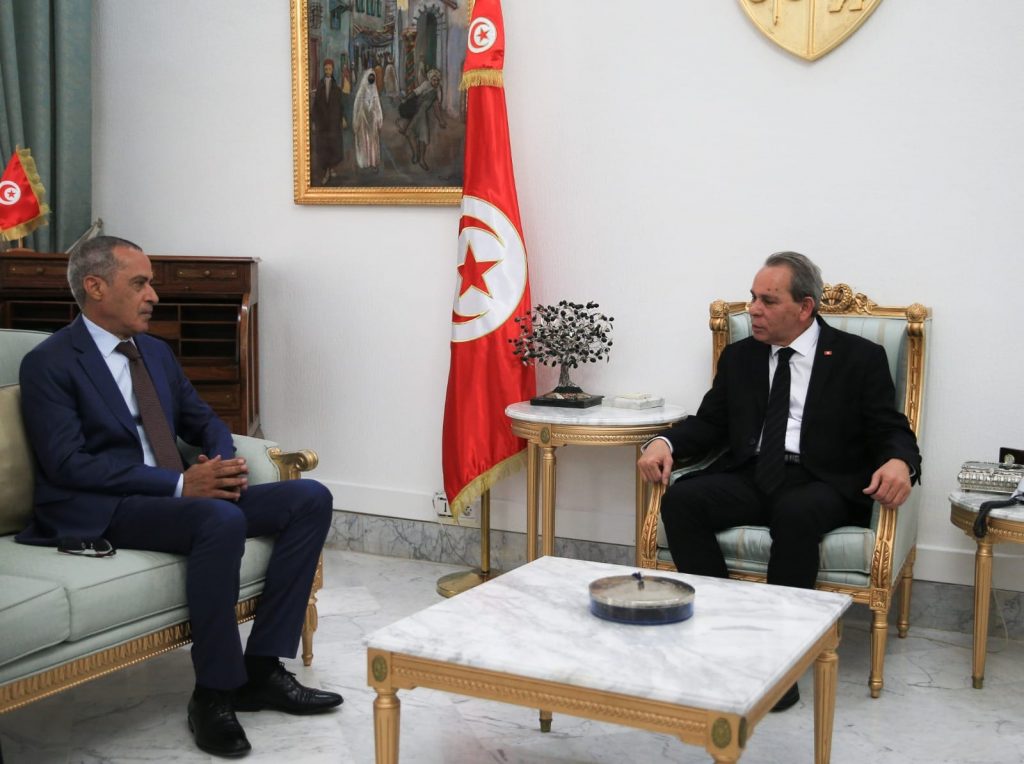 سفير الجزائر ورئيس الحكومة
