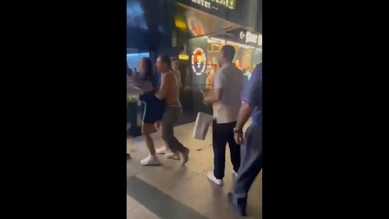 فيديو/ اعتداء على سياح مصريين في ميدان بتركيا