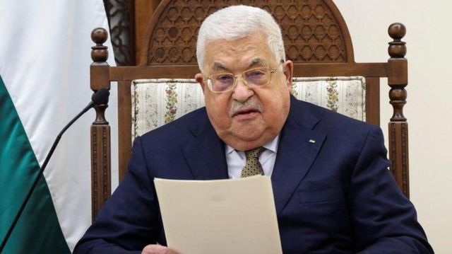 عباس يدعو إلى قمّة عربية