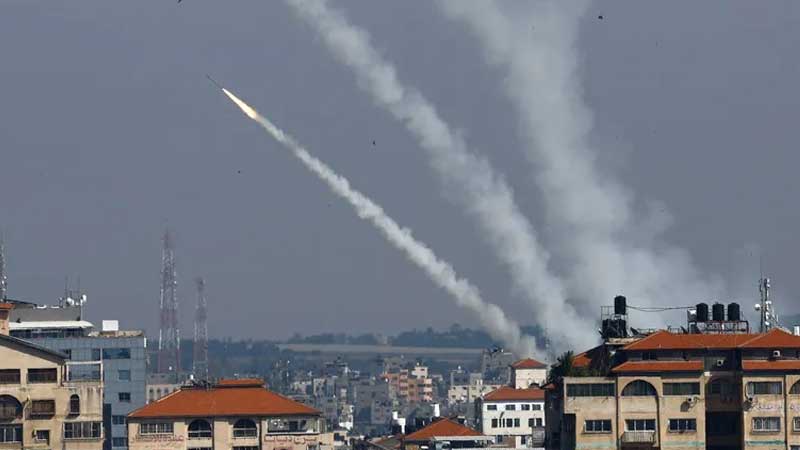 إطلاق رشقة صاروخية كثيفة من غزة نحو تل أبيب