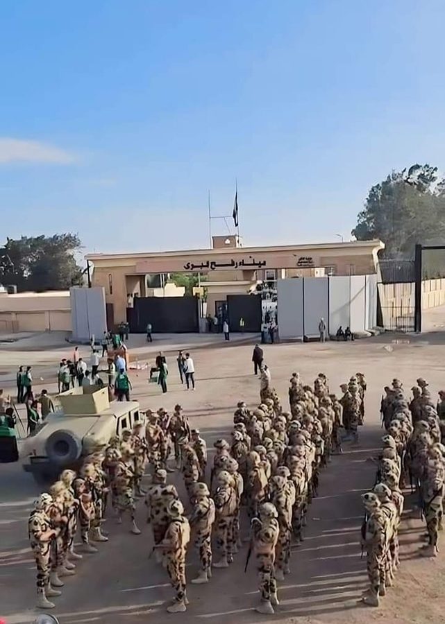 القوات الخاصة المصرية تنتشر في معبر رفح (فيديو)