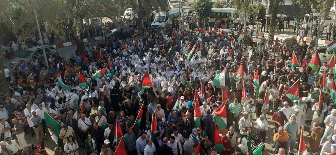 الجزائر/ انطلاق مسيرات شعبية تضامنية مع الشعب الفلسطيني (فيديو)