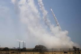 قصف صاروخي يستهدف تل أبيب