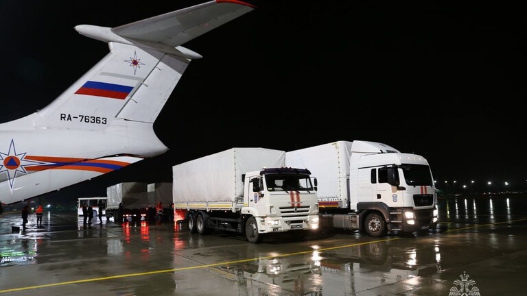 طائرة روسية تهبط في مصر تحمل مساعدات لقطاع غزة