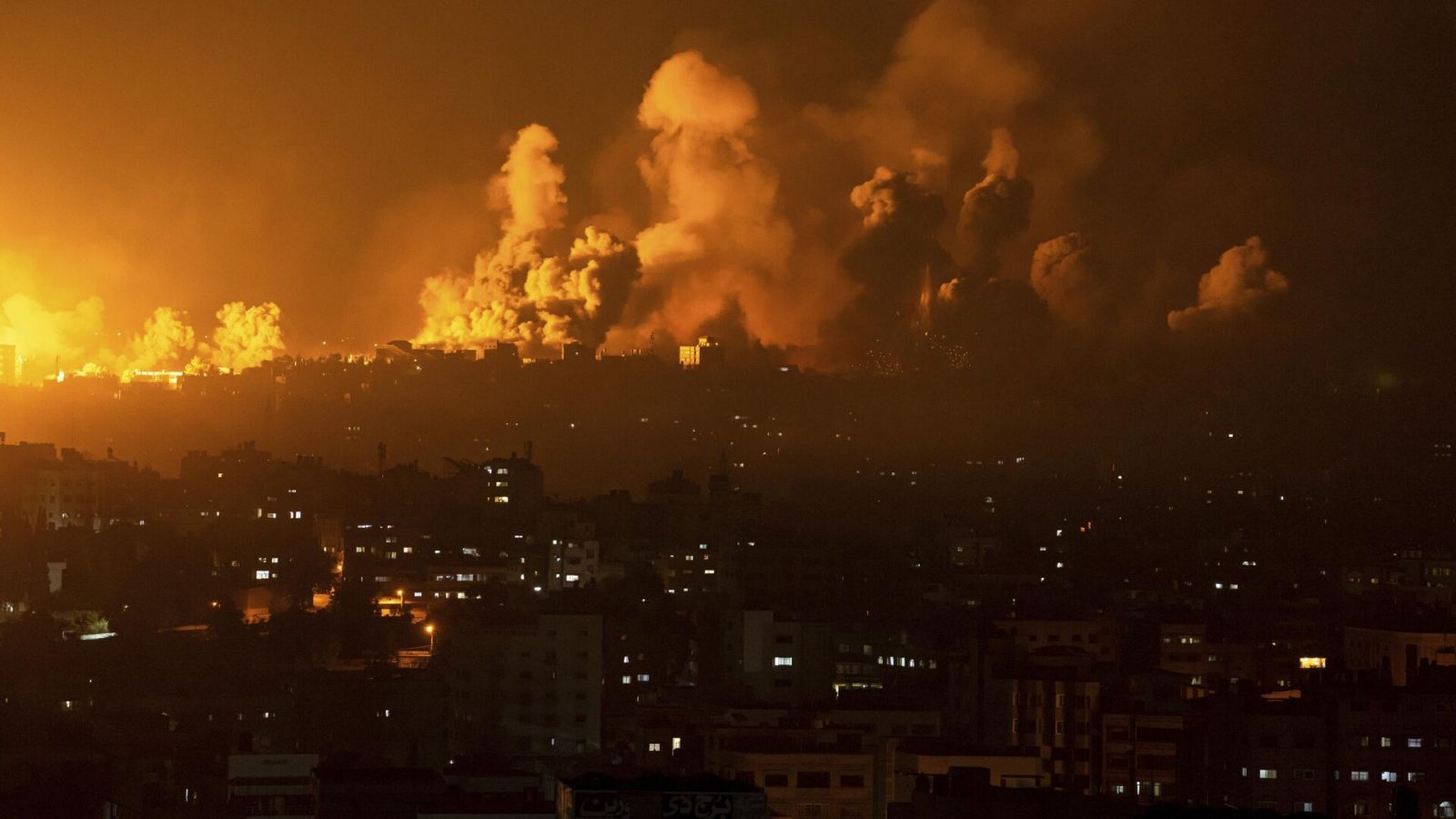 غزة/ استشهاد أكثر من 50 فلسطينيا في غارات إسرائيلية فجر اليوم