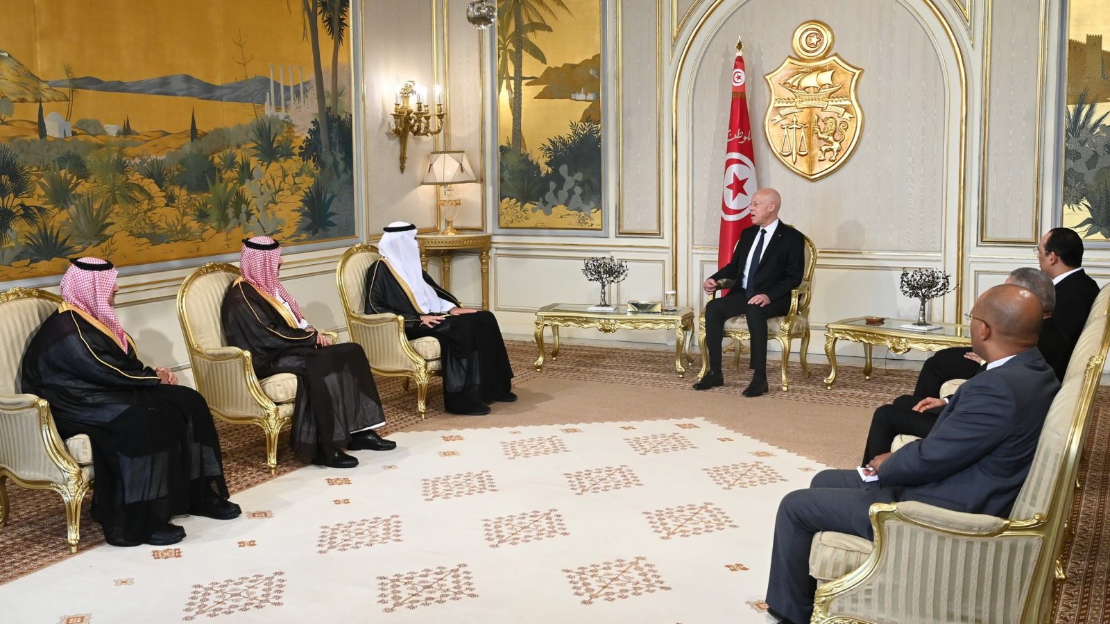 تيسير الإجراءات للتونسيين في لقاء سعيّد بوزير الحج السعودي