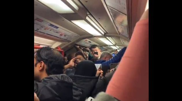 شاهد/ سائق مترو الأنفاق بلندن يهتف “فلسطين حرة”