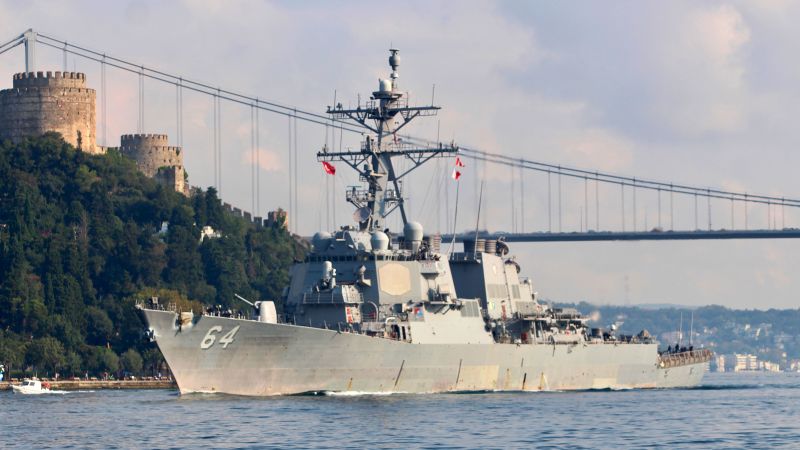 سفينة حربية أمريكية تعترض صواريخ للحوثيون