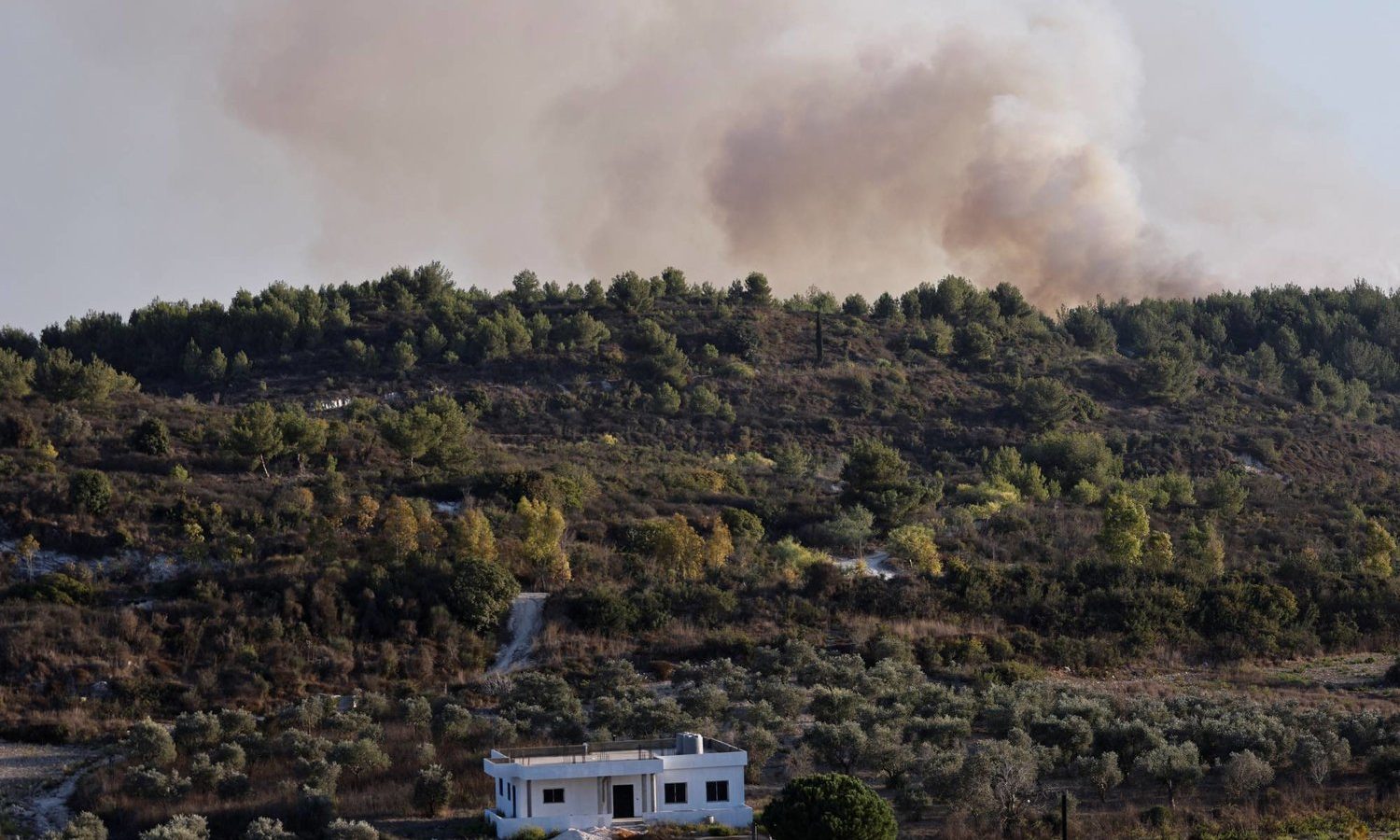 إصابة مصور الجزيرة جراء قصف إسرائيلي جنوب لبنان